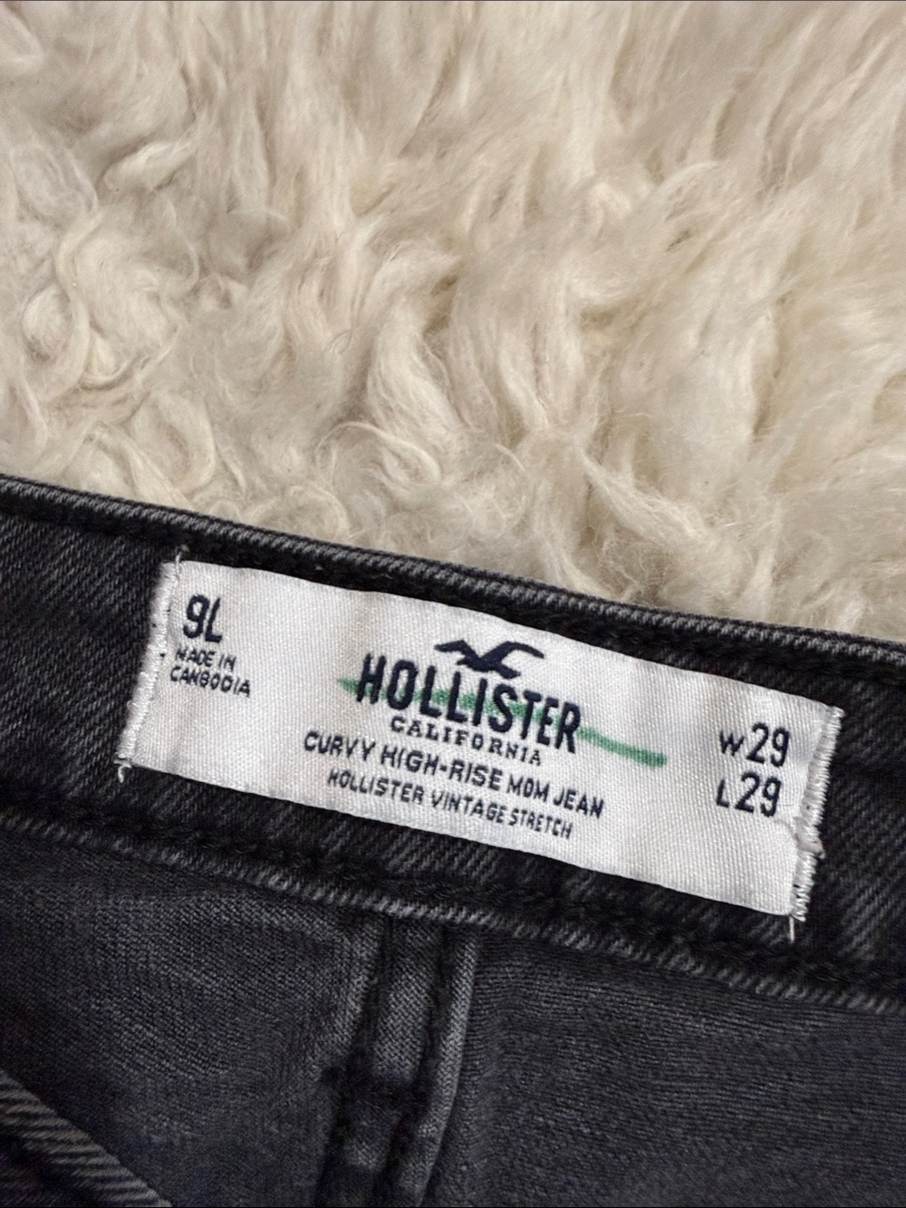 Hollister Women’s Black High Rise Curvy High Rise Mom Jean Size 29 Long - Picture 6 of 8
